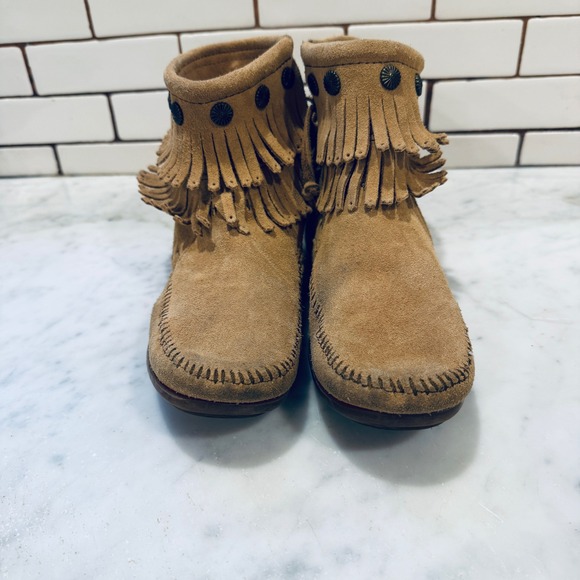 Minnetonka Moccasin Boots Fringe Suede Ankle Booties‎ Casual Tan Size 8 - Picture 1 of 5